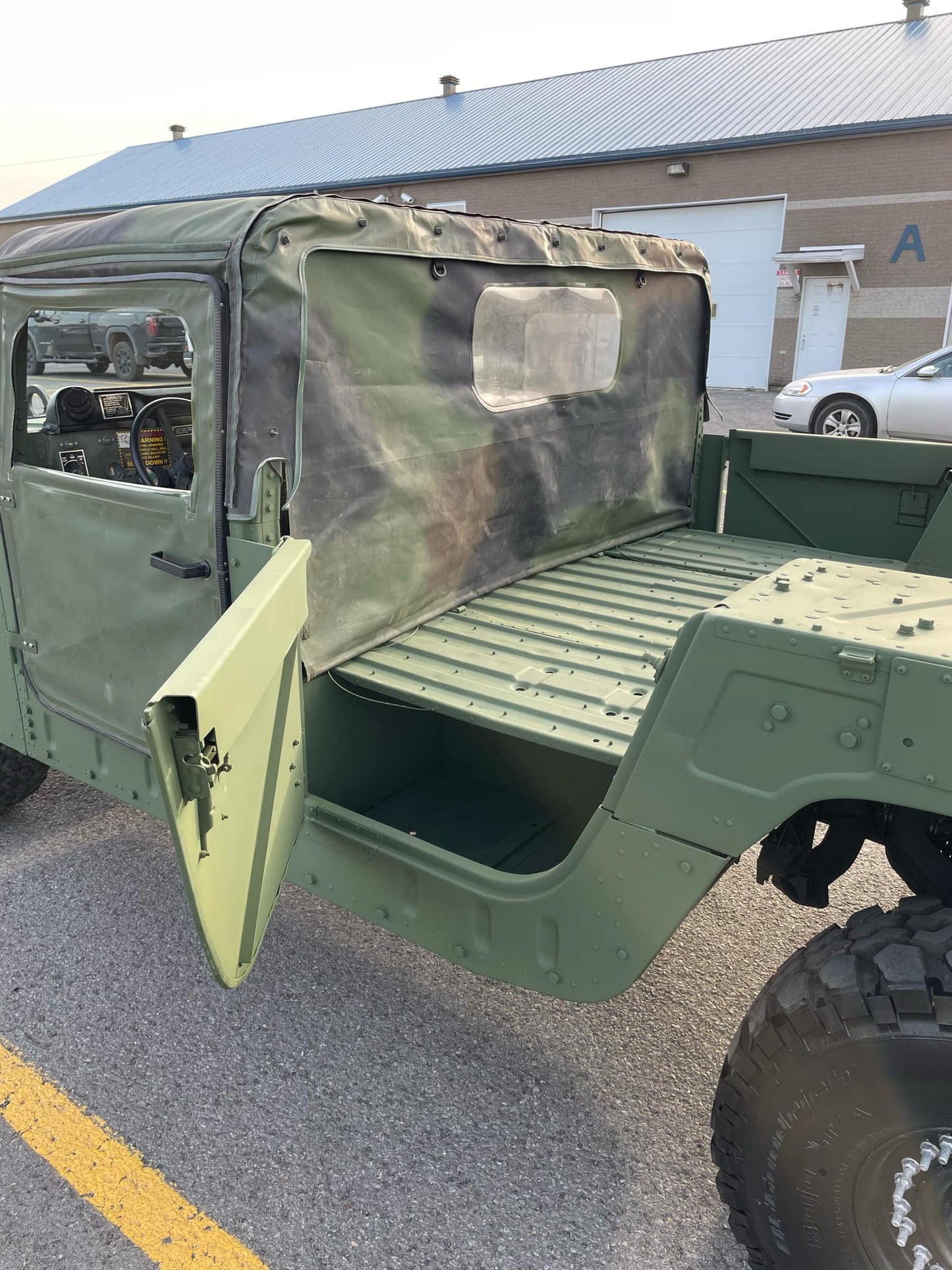 AM GENERAL HUMVEE M1152